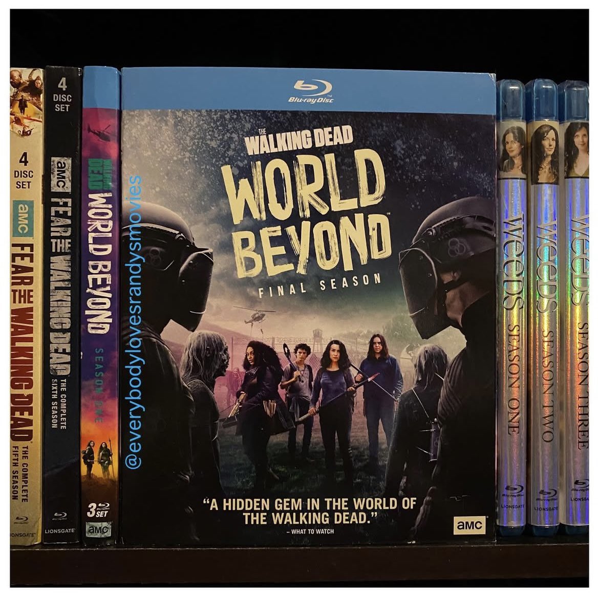 RandysMovies's tweet photo. TV Show: #TheWalkingDeadWorldBeyond: The Final Season (2021)
Starring: #AliyahRoyale #AlexaMansour #HalCumpston #NicolasCantu #NicoTortorella #AnnetMahendru #JuliaOrmond #JoeHolt #NatalieGold #JelaniAlladin #TedSutherland #PollyannaMcIntosh
Guest Starring/Recurring: #AnnaKhaja #RobertPalmerWatkins #MaximilianOsinski #MadelynKientz #GissetteValentin #AlCalderon #NoahEmmerich
Directed By: Multiple Directors
#BluRay
#CouchPotato
#TVShowCollector
#BluRayCollection
#TVShowCollection
#TVJunkie
#AMC
#TheWalkingDead
#PhysicalMedia
#TVTwitter ๐งโโ๏ธ