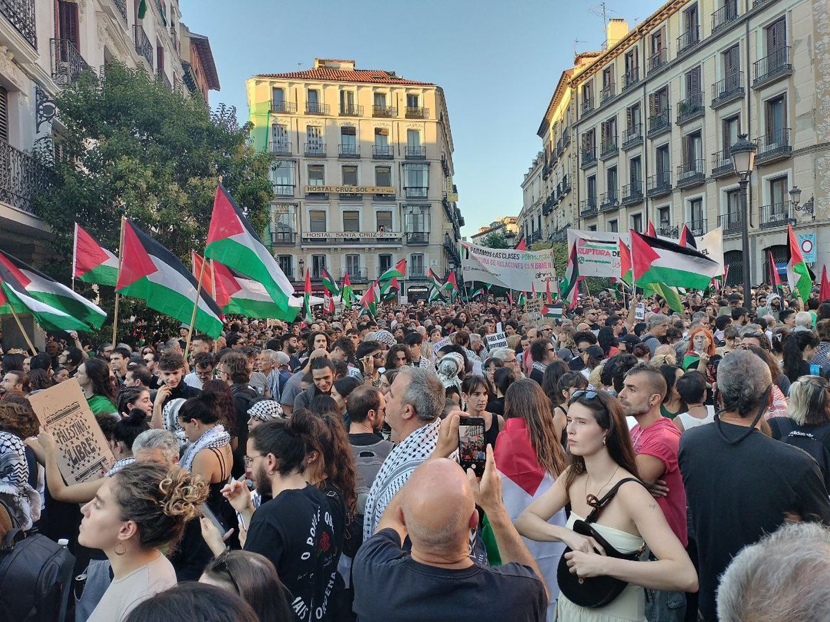AnaMarAlvarez_'s tweet photo. Desde todos los rincones de la Comunidad de #Madrid hemos alzado fuerte y claro la voz en defesa de la #FlotillaGaza y en contra del genocidio que se está produciendo en #Palestina https://t.co/JK0IvVfBZi