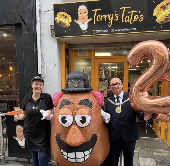 Douglas Mayor actively endorses an inflatable potato who will be standing in the Douglas Central bye-election later this month #douglas