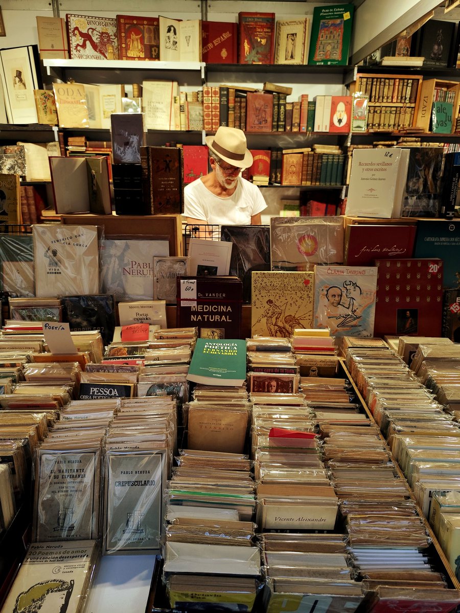 Cosas que me gustan: observar el oficio del librero.