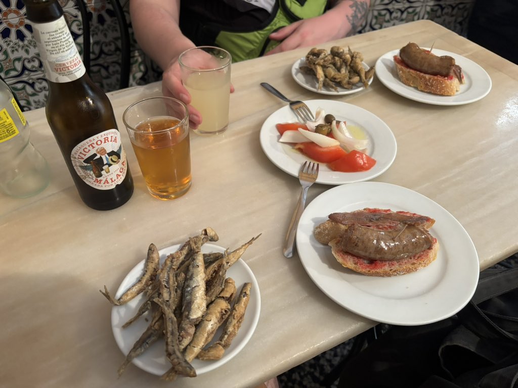 BENFOOTISONLINE's tweet photo. Last year on my birthday I went to Maidstone this year I went to TWO aquariums so thank u Barcelona https://t.co/psxYOEAvHn