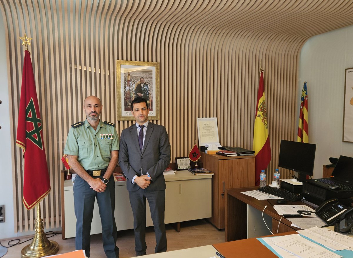 En el día de hoy, el Sr. Cónsul General recibió al Coronel de la Guardia Civil, Sr. Juan Martínez Ros, Jefe de la Comandancia de Valencia. 
El encuentro brindó la oportunidad de abordar las vías de cooperación entre ambas instituciones.