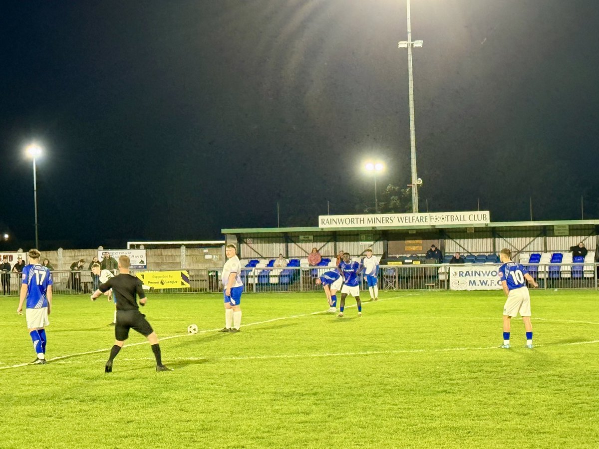 KO | U21s 

We are underway! 

#YoungGladiators #MatlockTownFC #NMYDL