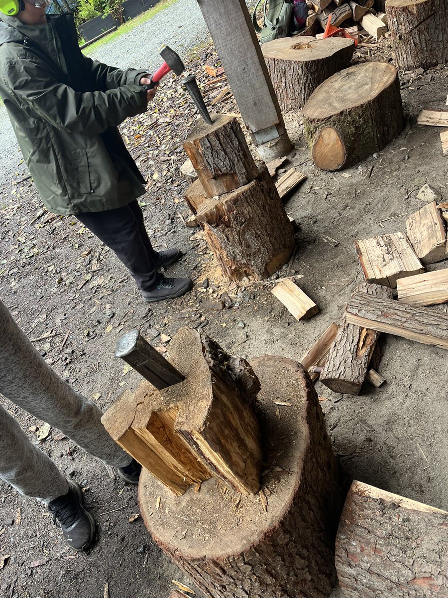 burnsmelissa1's tweet image. Day 2 at my new home this week — &amp;amp; what a great first day! From canoeing &amp;amp; kayaking to rock climbing, high &amp;amp; low ropes &amp;amp;gathering around the campfire, every moment at Camp Sasamat has been packed with adventure. We’ve even chopped wood and cooked our own bannock! #sd38learn