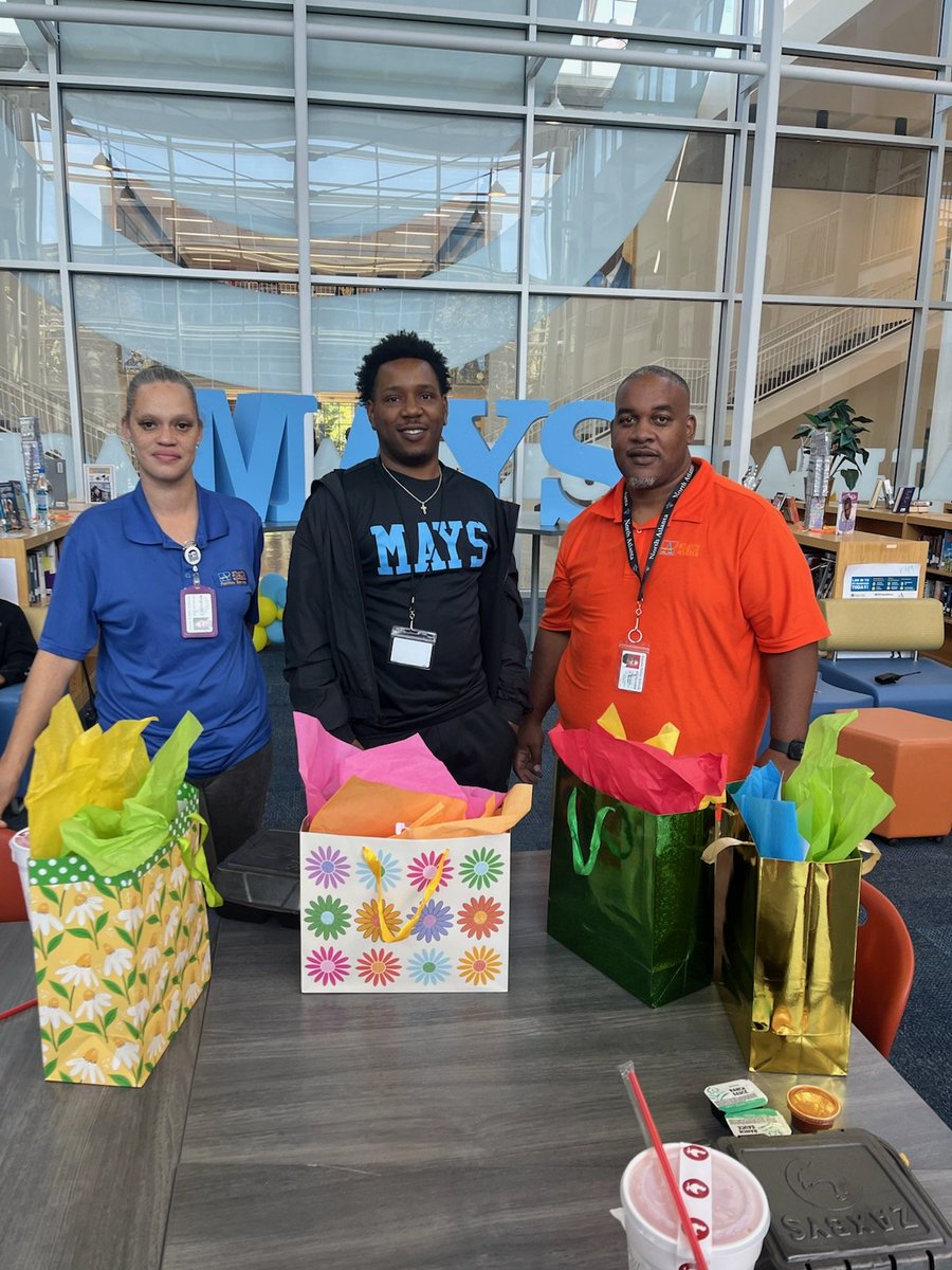 smithclass128's tweet photo. We 💙💛 Our aMAYSing Building Engineer and Custodial Staff Who Ensure Our Appearance, Sanitation and Overall Functioning is Up-to-Code!!  No job is ever too Big or Small for Mr. Walker! Stand Up, Solid Team! We haven't forgotten you Ms. Davis! #Excellence #Collegiality #Teamwork https://t.co/HK9Z5eAYky