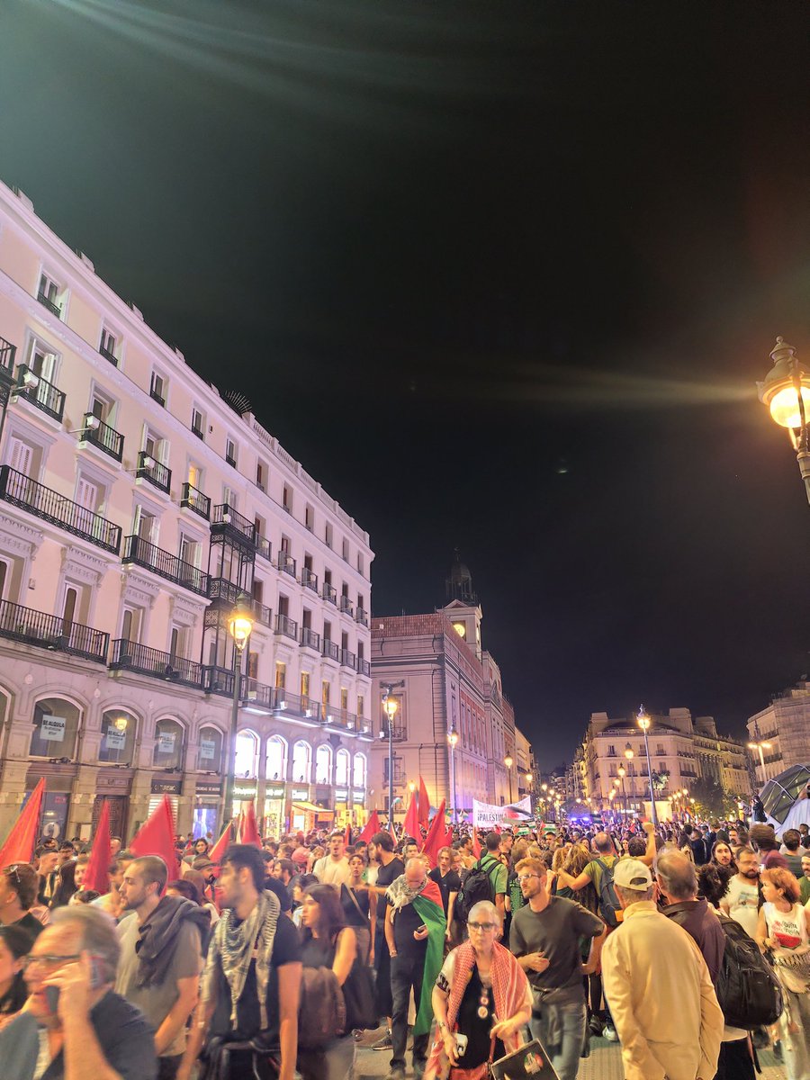 lolipeich's tweet photo. Muchísima gente en Madrid en Madrid subiendo de Sol a las Cortes, el genocidio del pueblo palestino es insoportable #StopGenocideInGaza #SumudFlotilla https://t.co/8n3jzSXd8n