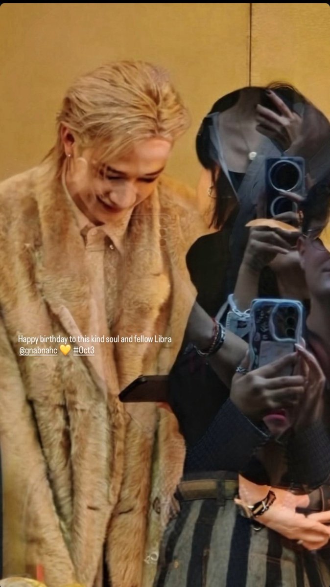 TVstayinfo's tweet photo. El Vicepresidente de Marketing y Comunicaciones de Fendi compartió en sus historias de Instagram una fotografía de Bang Chan para felicitarlo por su cumpleaños. ✨

"Feliz cumpleaños a esta alma bondadosa y compañera Libra @/gnabnahc 💛 #Oct3"

HAPPY BIRTHDAY CHAN ♡
#찬이를_위해_햇살이_되어줄게
#GeniusMusicianBangChan
#HappyBangChanDay
