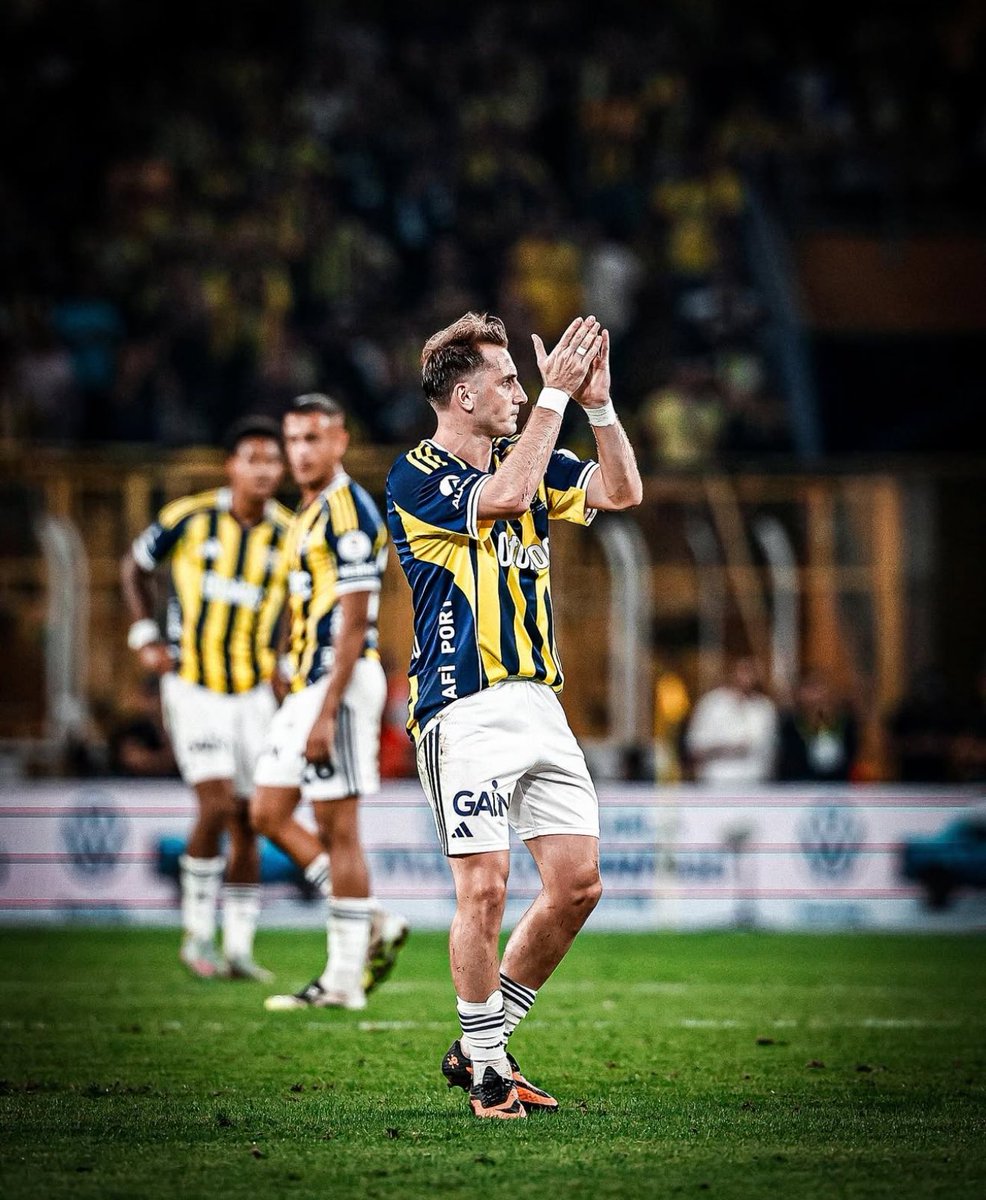 eksi_fener's tweet photo. Kerem Aktürkoğlu the hero in Istanbul ⚽️⚽️

#UEL https://t.co/cOZ3Cm0ILY