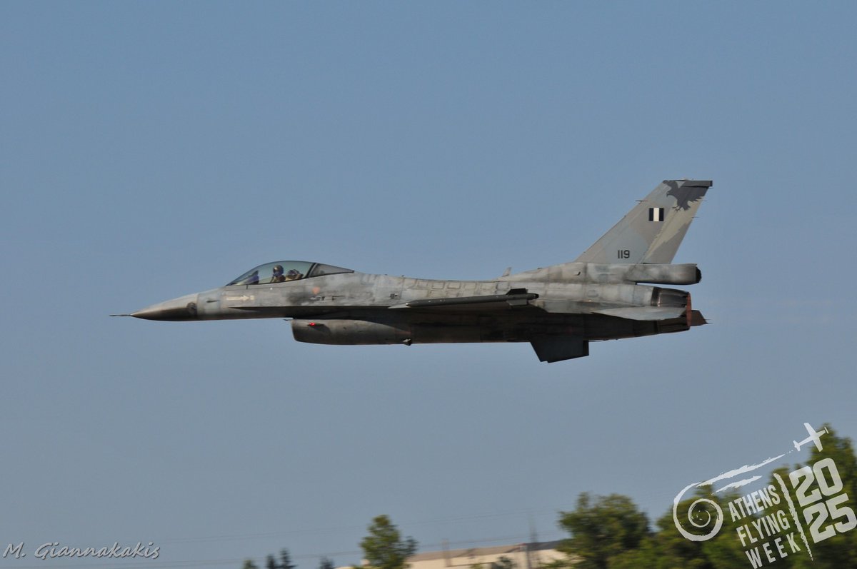 MyronGian's tweet photo. High Speed Pass - Zeus, the new generation
.
#ΠΑ #πολε��ικήαεροπορία #Ζευς #ομάδαεπιδείξεων #επίδειξη #330Μ #Κεραυνός #HAF #hellenicairforce @HAFspokesperson #Zeus #zeusdemoteam @HAFF16DemoTeam #display #f16 #f16block30 #330Sqn #smokewinder #displayteam @sanderssmoketech https://t.co/wxv8znkXTR