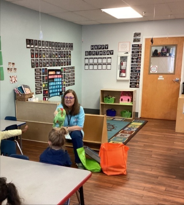 AlexNolte9's tweet image. Exciting Thursday visit! 📚 Ms. Sharon from Midpointe Library brought dinosaur stories, fun games & songs. Who else loves library days? 🦖 #EarlyLearning #LibraryFun
