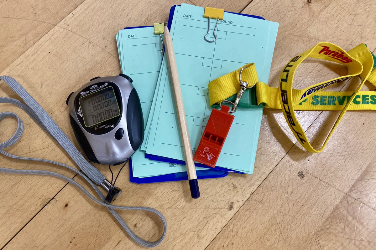 Yr9/10 netballers were introduced to the art of umpiring this afternoon. Many taking turns in umpiring the full court games. Confidence grew throughout the afternoon with many enjoying the additional responsibilities. Well done all who gave it a go 🏐