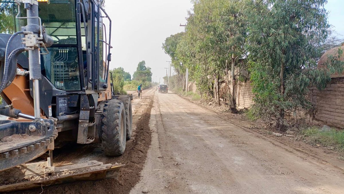 DANIEL RETA (@danielreta) on Twitter photo ⭕️ Gobierno de <a href="/josejoseantonio/">Toño Ochoa</a> mejora con rastreo, acceso de Av. Río Grande 🛣️🚧 🚜
Debido a que las lluvias que dejaron en malas condiciones la parte de terracería de la Av. Río Grande (por su acceso de carretera a México), la Dirección de Obras Públicas llevó a cabo el ⭕️ Gobierno de <a href="/josejoseantonio/">Toño Ochoa</a> mejora con rastreo, acceso de Av. Río Grande 🛣️🚧 🚜
Debido a que las lluvias que dejaron en malas condiciones la parte de terracería de la Av. Río Grande (por su acceso de carretera a México), la Dirección de Obras Públicas llevó a cabo el