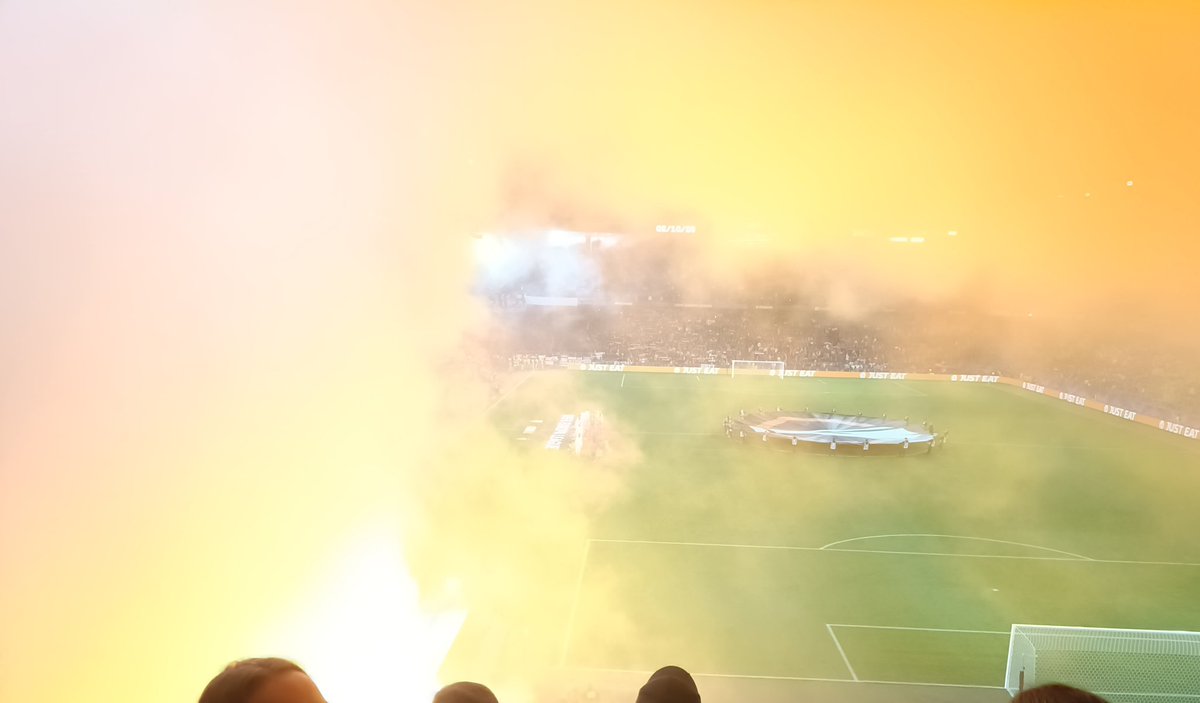 RobiWanKenobi3's tweet photo. Rauchverbot

#rotblaulive https://t.co/WJ094jz6eg