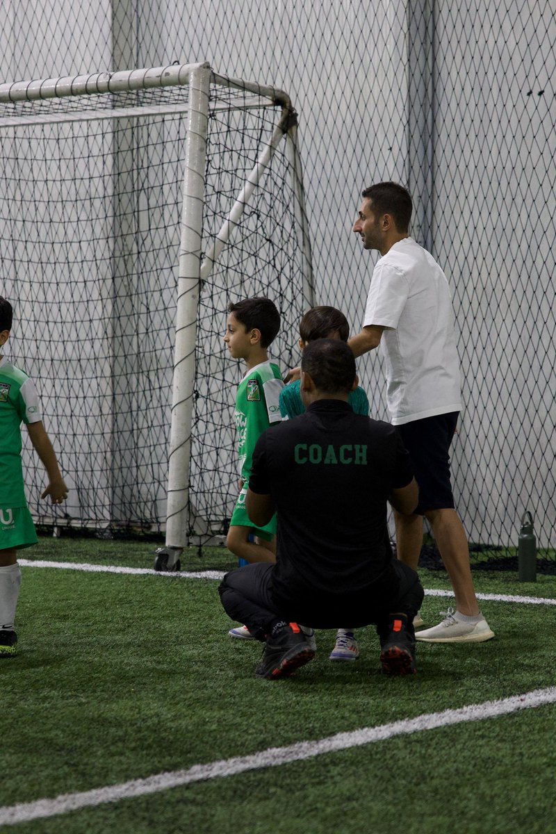 احمد فؤاد المزيدي رجل مجتهد بعمله
 ومتابع الفريق وجميع مراحل الناشئين 💚