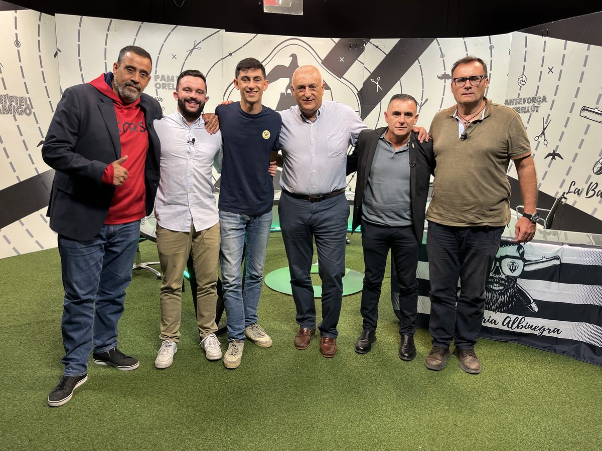 La Barbería Albinegra (@lalbinegra) on Twitter photo 📢Afición!!
En 30 mins arrancamos programa con Javi Valls, ex capitán del <a href="/CDCastellon/">CD Castellón</a>.
Victoria en Leganés, Orelluts en ruta, análisis del rival con <a href="/pelayorguez_99/">Pelayo Rodríguez</a> y sección cantera con <a href="/mariooedo/">Mario Edo</a>
A las 21:30h en <a href="/TVCS_/">Televisió de Castelló</a>. No os lo perdáis!!
#PPO 📢Afición!!
En 30 mins arrancamos programa con Javi Valls, ex capitán del <a href="/CDCastellon/">CD Castellón</a>.
Victoria en Leganés, Orelluts en ruta, análisis del rival con <a href="/pelayorguez_99/">Pelayo Rodríguez</a> y sección cantera con <a href="/mariooedo/">Mario Edo</a>
A las 21:30h en <a href="/TVCS_/">Televisió de Castelló</a>. No os lo perdáis!!
#PPO