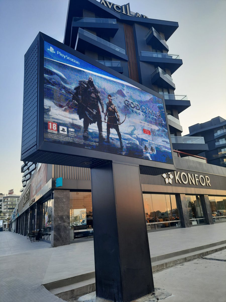 Strassenversion's tweet photo. @HistoriaFair Ben de bunu Kasım 2022'de Bornova'da çekmiştim, gerçekten güzeldi bu reklamları görmek https://t.co/EqjXM1ysmD
