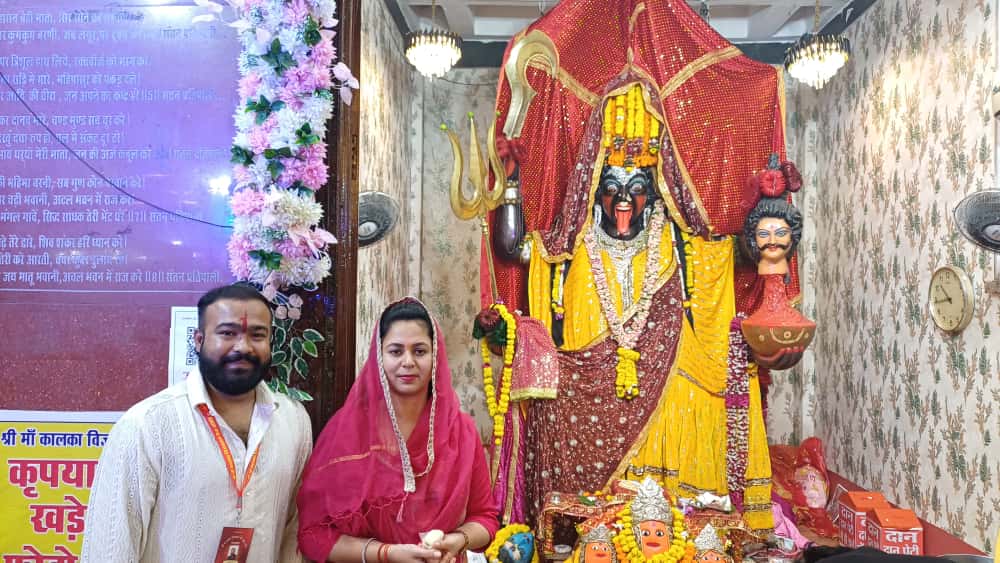 ॥ अष्टादशभुजा काली कपालमालाविभूषिता ।
दिगम्बर्या शिवपत्नी नमस्ते लोकनायिकी ॥

चुन्ना भट्टी स्थित माँ काली जी के दिव्य मंदिर में दर्शन कर अपार आध्यात्मिक शांति व ऊर्जा की अनुभूति हुई।
माँ के श्रीचरणों में राष्ट्र, समाज और जनकल्याण की कामना रखी।

इस अवसर पर श्री अंशुल जी भी दर्शन