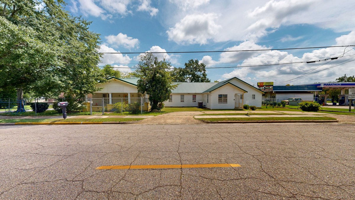ShowcaseDothan's tweet image. 104 N Herring St, Dothan, mixed-use property, nearly 5,000 SF at a super affordable price and a great location! Learn more online: myre.io/04qEFOuHb82t
Represented by Jackie Johnson, Berkshire Hathaway HomeServices Showcase Properties
#MixedUseProperty #CommercialListing
