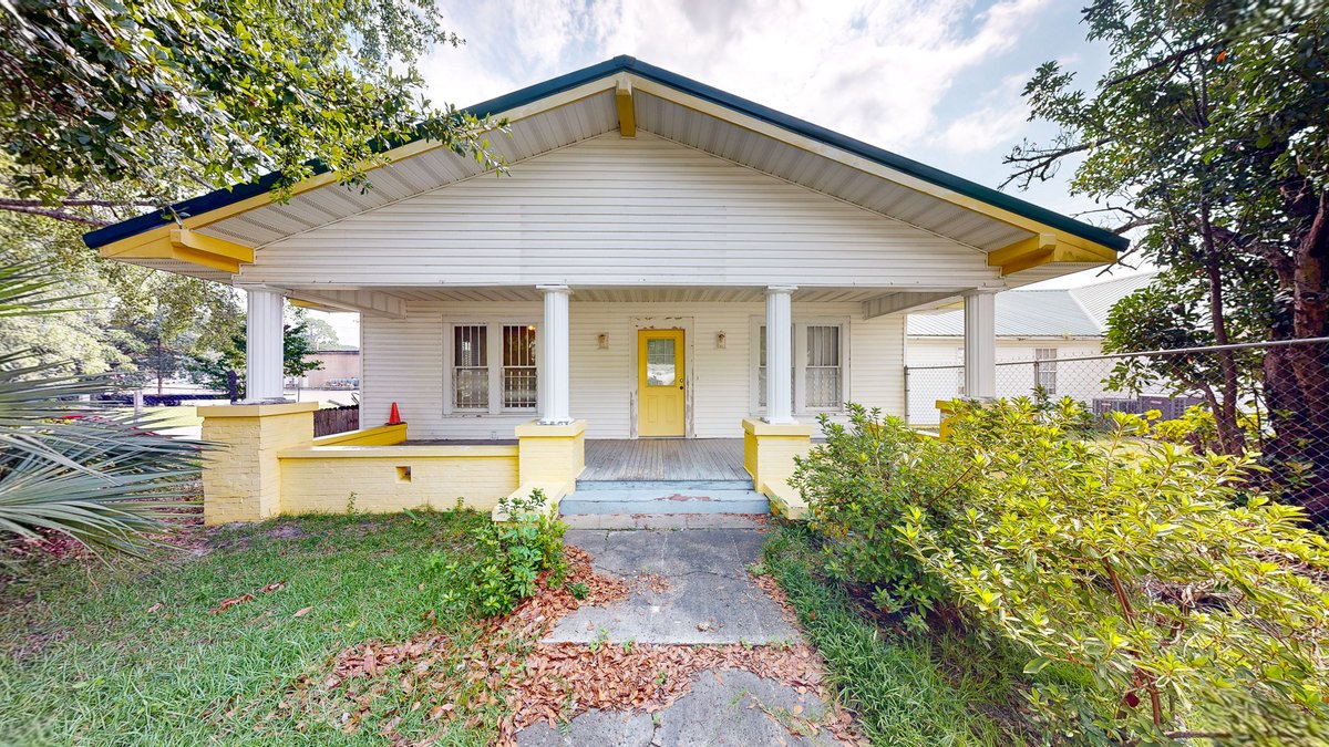 ShowcaseDothan's tweet image. 104 N Herring St, Dothan, mixed-use property, nearly 5,000 SF at a super affordable price and a great location! Learn more online: myre.io/04qEFOuHb82t
Represented by Jackie Johnson, Berkshire Hathaway HomeServices Showcase Properties
#MixedUseProperty #CommercialListing