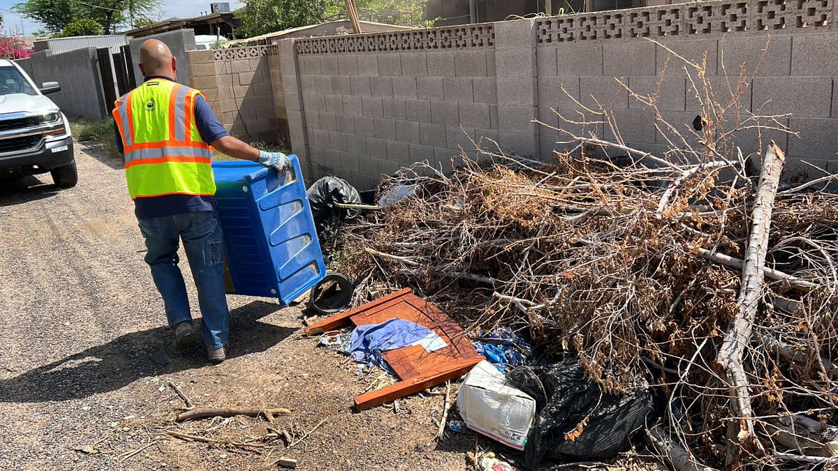 Phoenix Public Works (@phxpublicworks) on Twitter photo Our customer engagement specialists respond to investigate illegal dumping, and help make sure bulk trash guidelines and other solid waste-related rules are followed around town.
Say hi👋 if you see them! They're making the city a cleaner, safer place. Our customer engagement specialists respond to investigate illegal dumping, and help make sure bulk trash guidelines and other solid waste-related rules are followed around town.
Say hi👋 if you see them! They're making the city a cleaner, safer place.