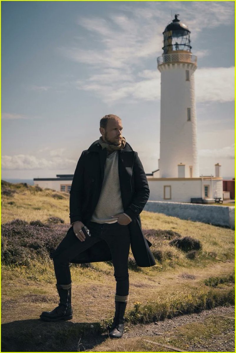 Br_HairedLass's tweet photo. I don’t know about the rest of you but after I saw this photo I said to myself Sam Heughan is the most home when he is outdoors #SamHeughan @SamHeughan https://t.co/VI1VHCOz0x