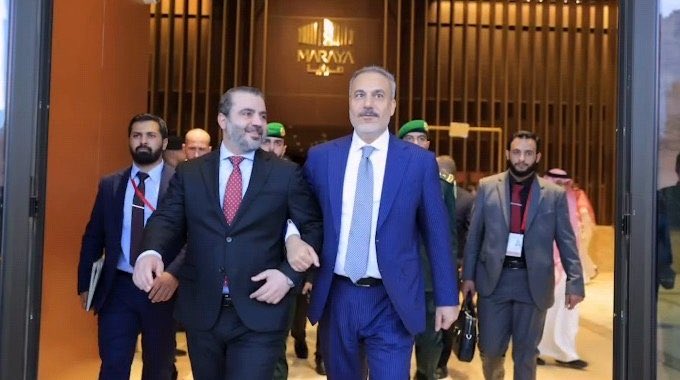 من ميونخ … نكسر قواعد البروتوكول..
.
.
🇸🇾👊🏻🇹🇷
#سوريا_الجديدة