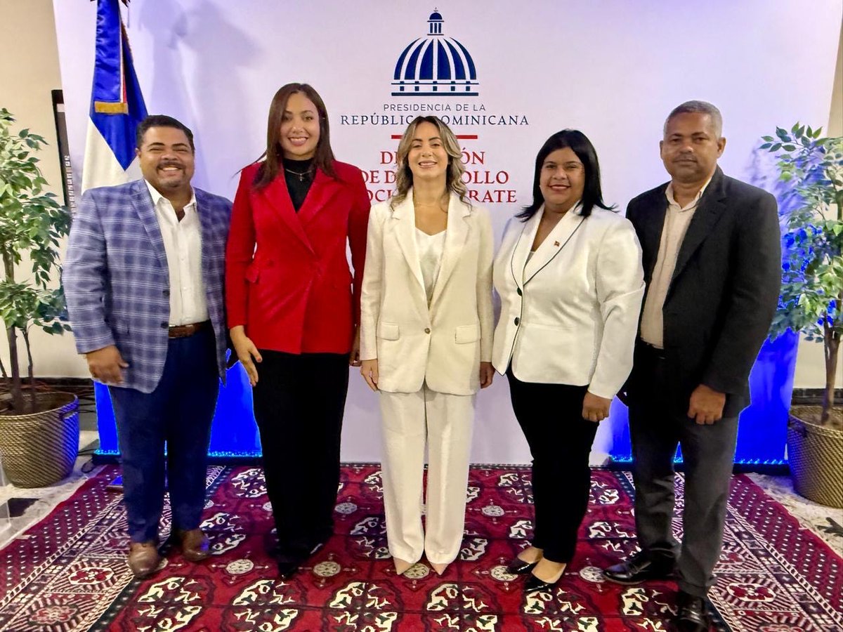 Gloria Reyes comparte con SODOMEDI y medios digitales sobre logros en la Dirección de Desarrollo Social Supérate 

Más detalles en:

aventurajovenrd.blogspot.com/2025/10/gloria…