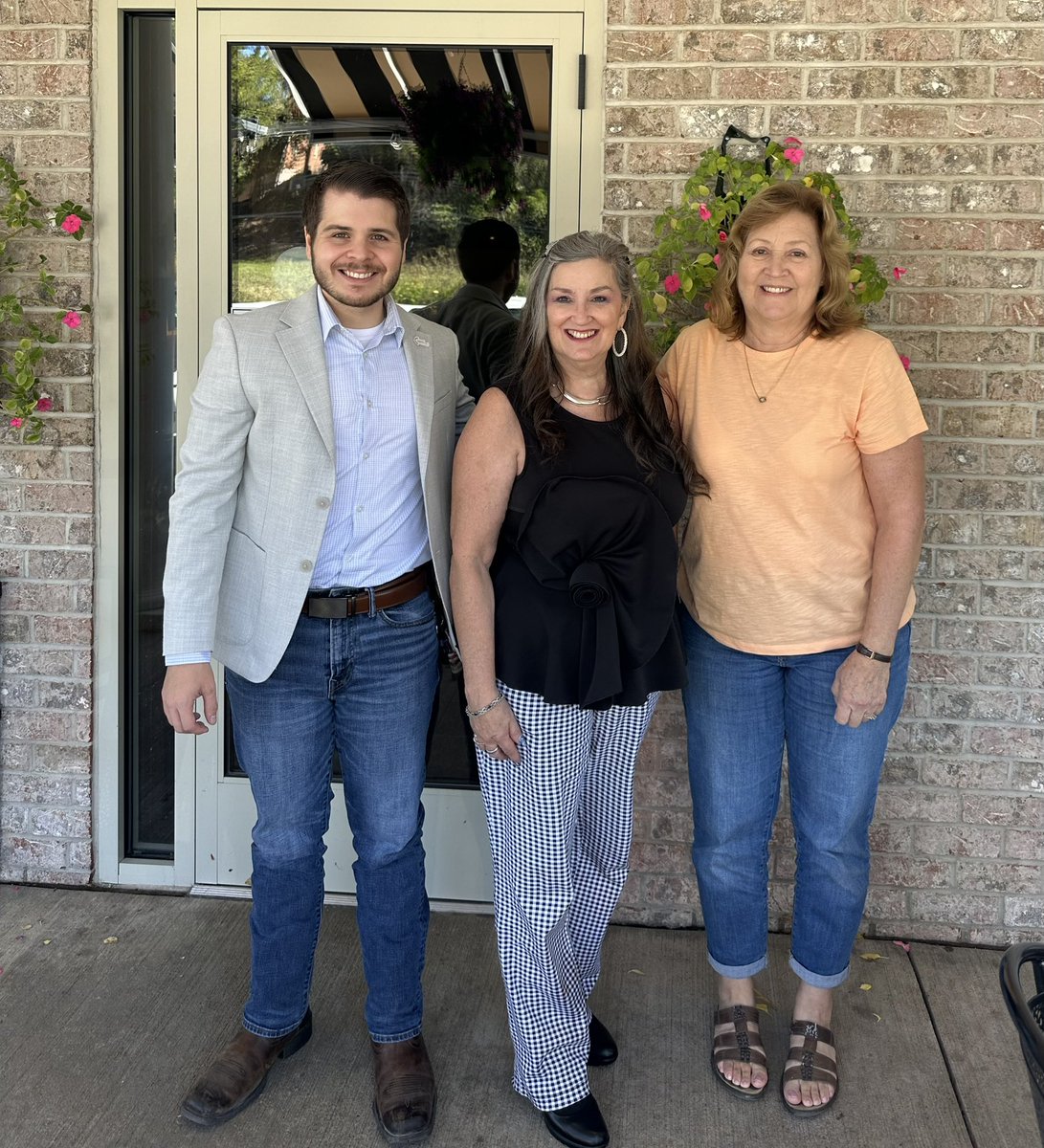 NFormicaGOP's tweet photo. Great lunch meeting with Kimberly, Lori, and Heather to discuss building a @tpaction Faith Coalition in Westmoreland County! 🙏

30% of Christians are NOT registered to vote. The coalition we’re building, will seek to mobilize more Christians to the polls! ✝️

Be neighborly! https://t.co/2NBknpxgPQ
