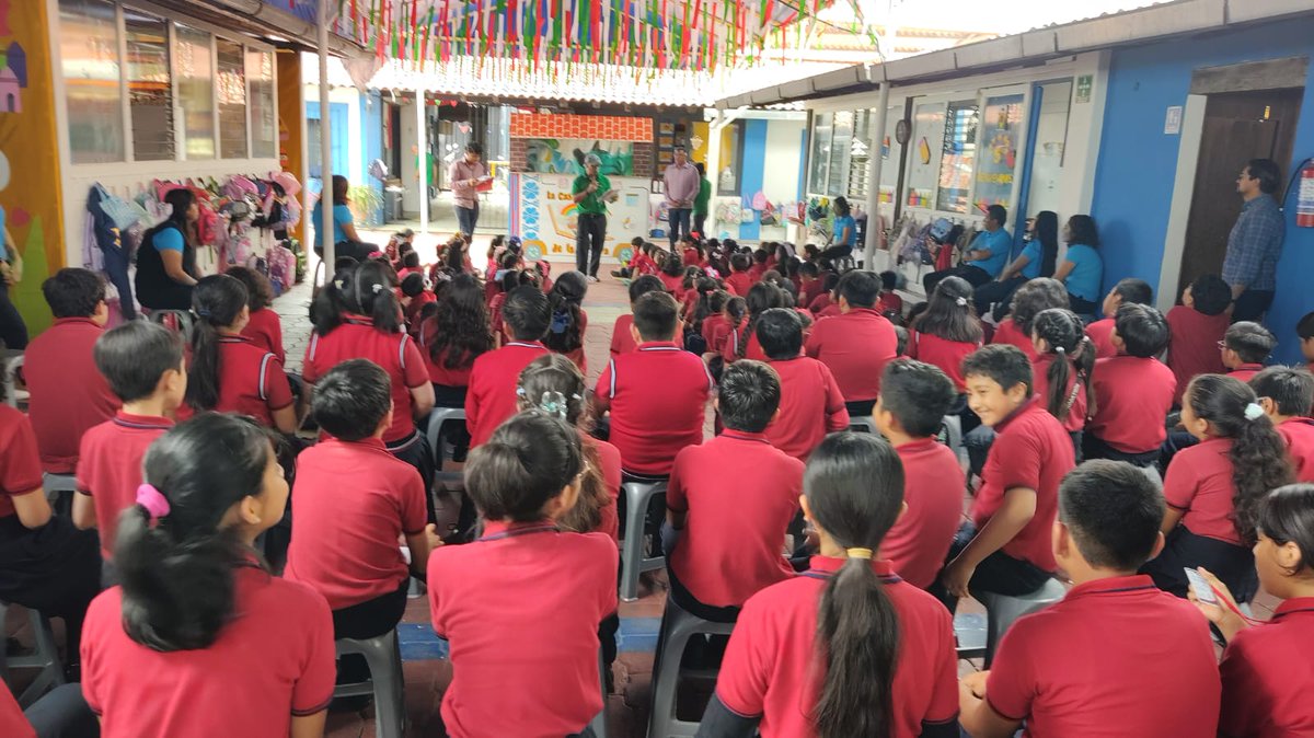 DH_IEEPO's tweet photo. La Casita Rodante de la Lectura del IEEPO, compartió historias que promueven valores y los Derechos Humanos con estudiantes del Colegio Pedro de Córdova, Oaxaca de Juárez.  

#PorUnOaxacaConMejorEducación #FomentoALaLectura #UnPuebloLeyendoParaTransformarSuHistoria https://t.co/zsPODHFHpH