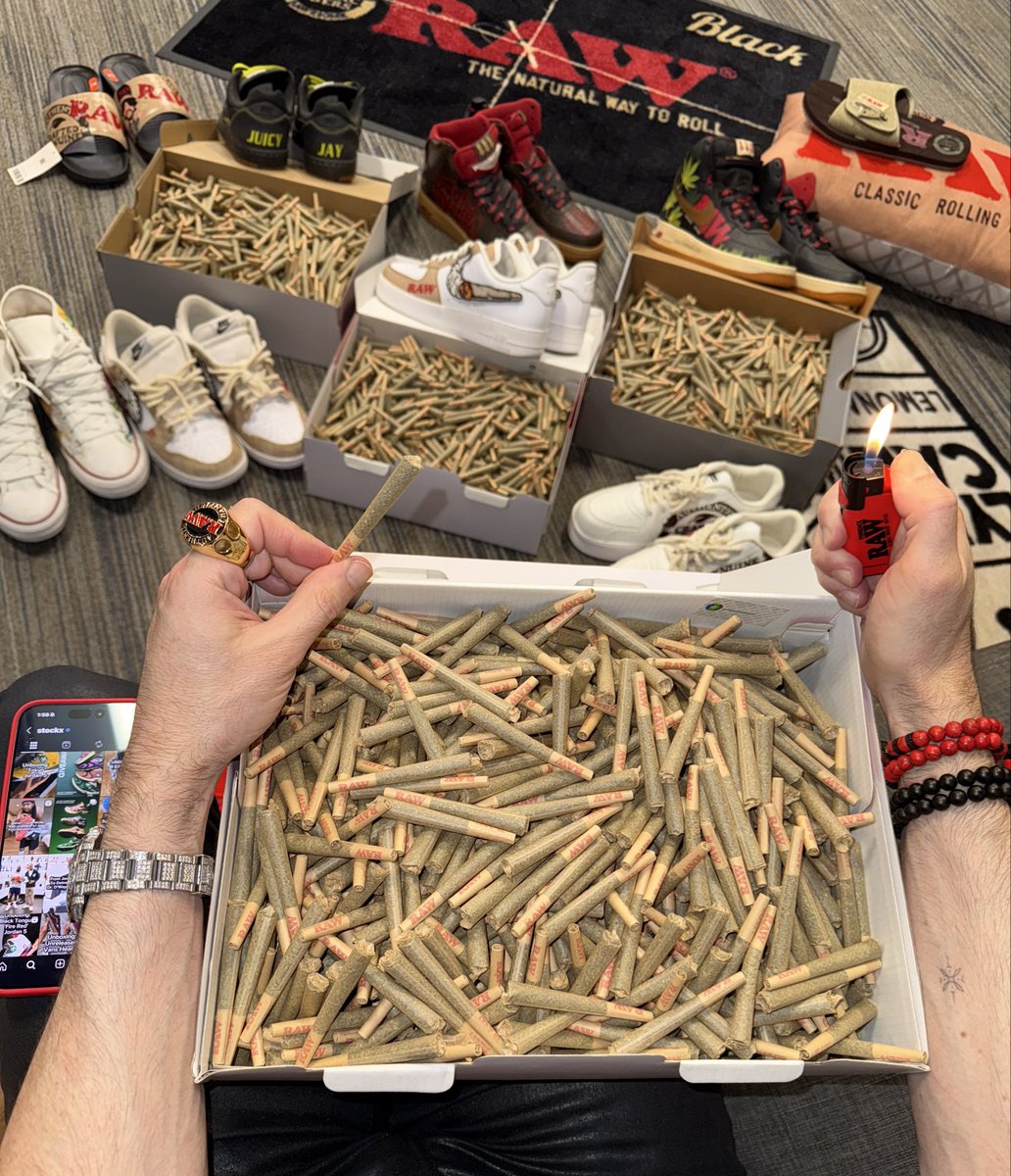 rawkandrolling's tweet image. Boutta list these on StockX 😂