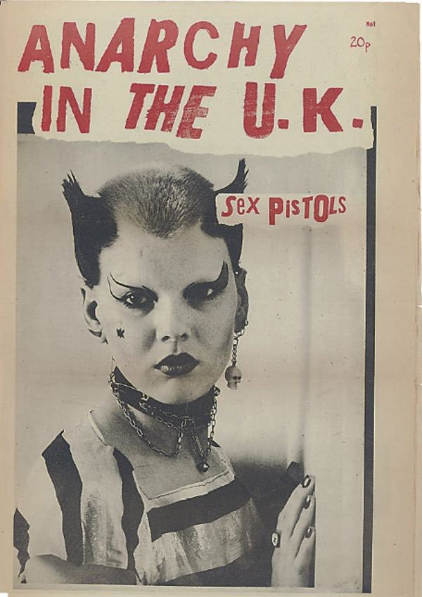 Paytress's tweet image. RIP Soo Catwoman, one of the first faces of punk rock and a stunningly photogenic member of hardcore Pistols fans the Bromley Contingent. 4th pic 📸 by Jill Furmanovsky.