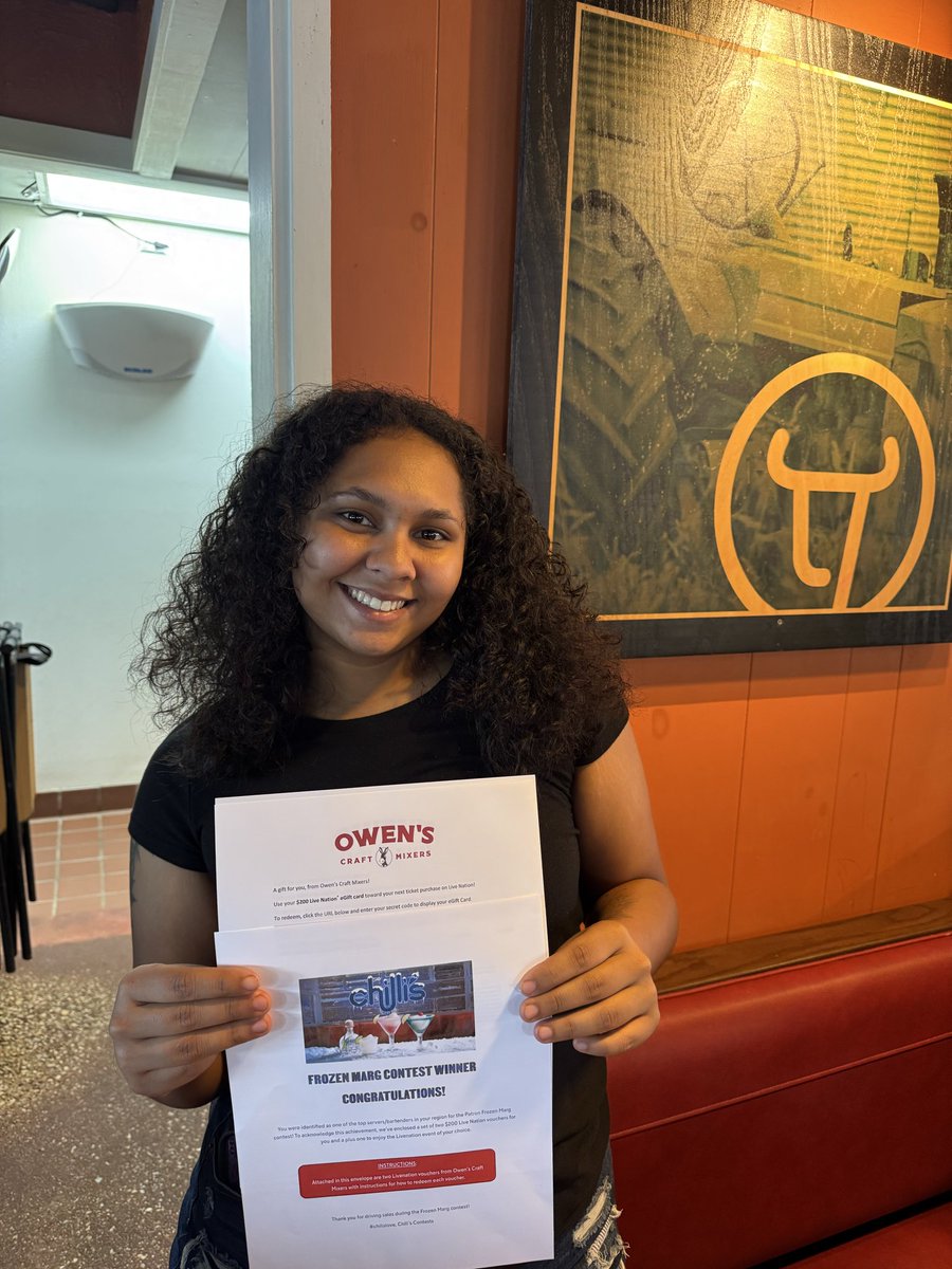 It’s raining gifts in Jacksonville!! Chili’s swag and concert tickets Congratulations Aaliyah and Team Jacksonville for winning The Frozen Margarita Margarita contest!! We are not just order takers but salesman!! #wearenumber1 #chilislove #welcometochilis