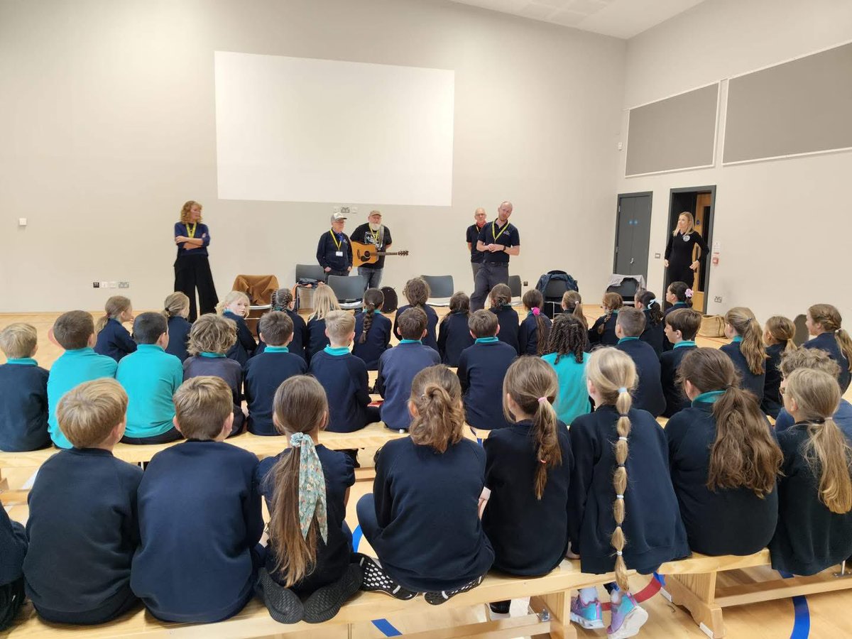 P6 were joined by The Shantymen, learning about the history and rhythm of sea shanties!🍦To top it all off, we enjoyed the amazing Morelli’s Ice Cream.
#SwellFestival #DiscoverPortrush #SeaShanties #MusicInSchools #MorellisMagic #communitysupport