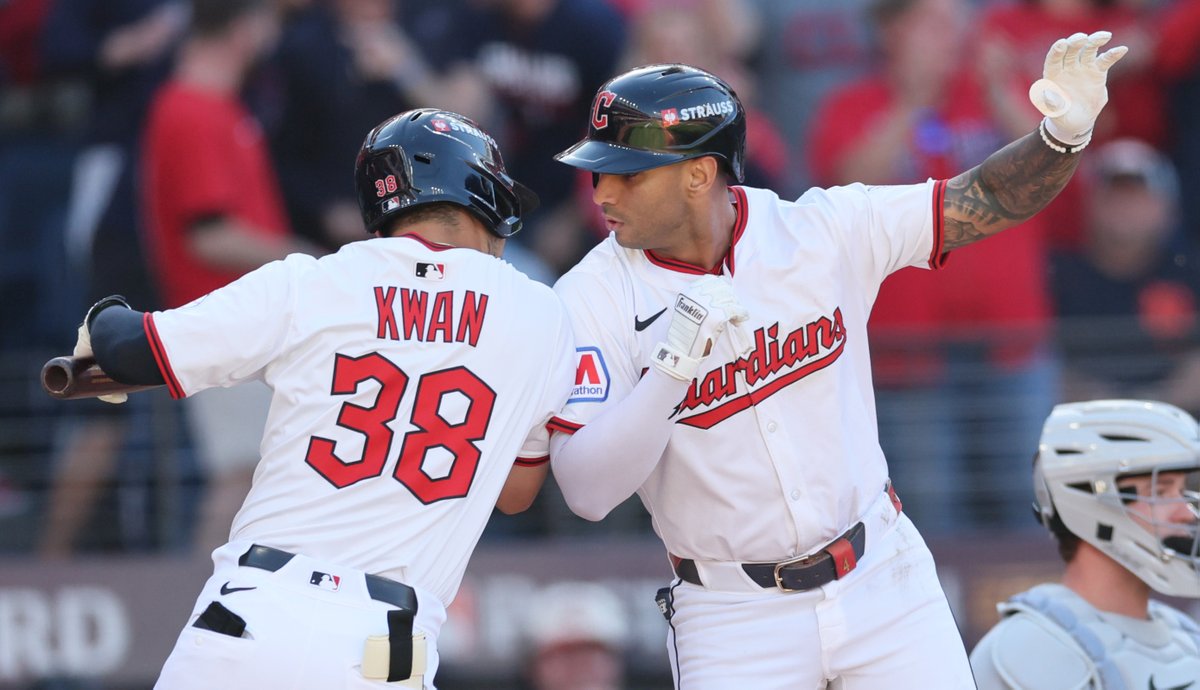Follow along here if you're still stuck at the office.. 
Guardians vs. Tigers AL wild card Game 3, Oct. 2, 2025: Live updates, scoring, analysis
cleveland.com/guardians/2025…