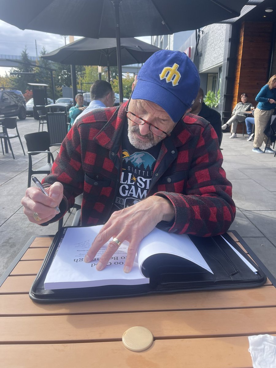 garystratton's tweet photo. @bud_withers @Mitch_Seattle #applecup @UW_Football thanks Mitch for having Bud on the podcast #mitchunfiltered - Great meeting Bud Withers and getting my copy of his New Book! Too Good to be Through - about the Apple Cup 🏈 https://t.co/6nTlTR9RuP