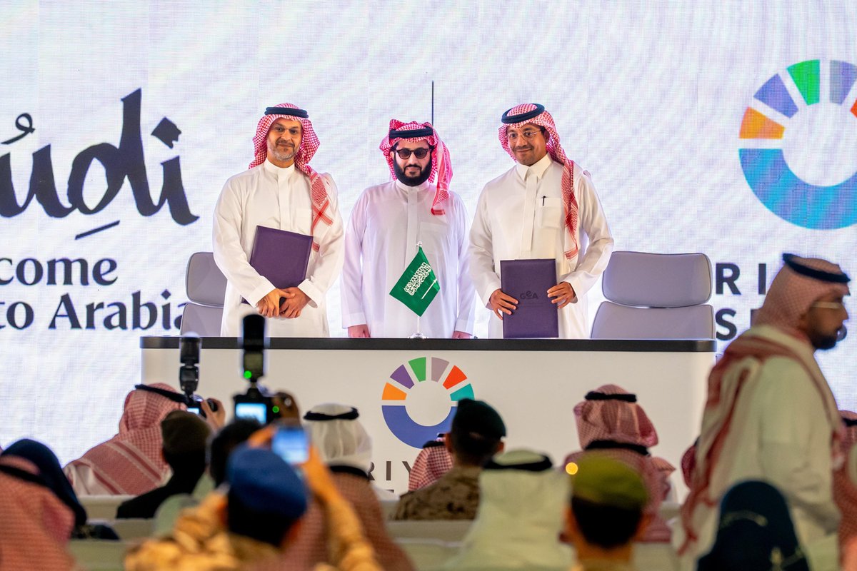Turki_alalshikh's tweet image. تم توقيع اتفاقية مع &quot;روح السعودية&quot; كشريك رسمي مميز لـ #موسم_الرياض 2025 🇸🇦❤️

An agreement has been signed with Visit Saudi as an Official Premium Partner for #RiyadhSeason 2025 🇸🇦❤️
