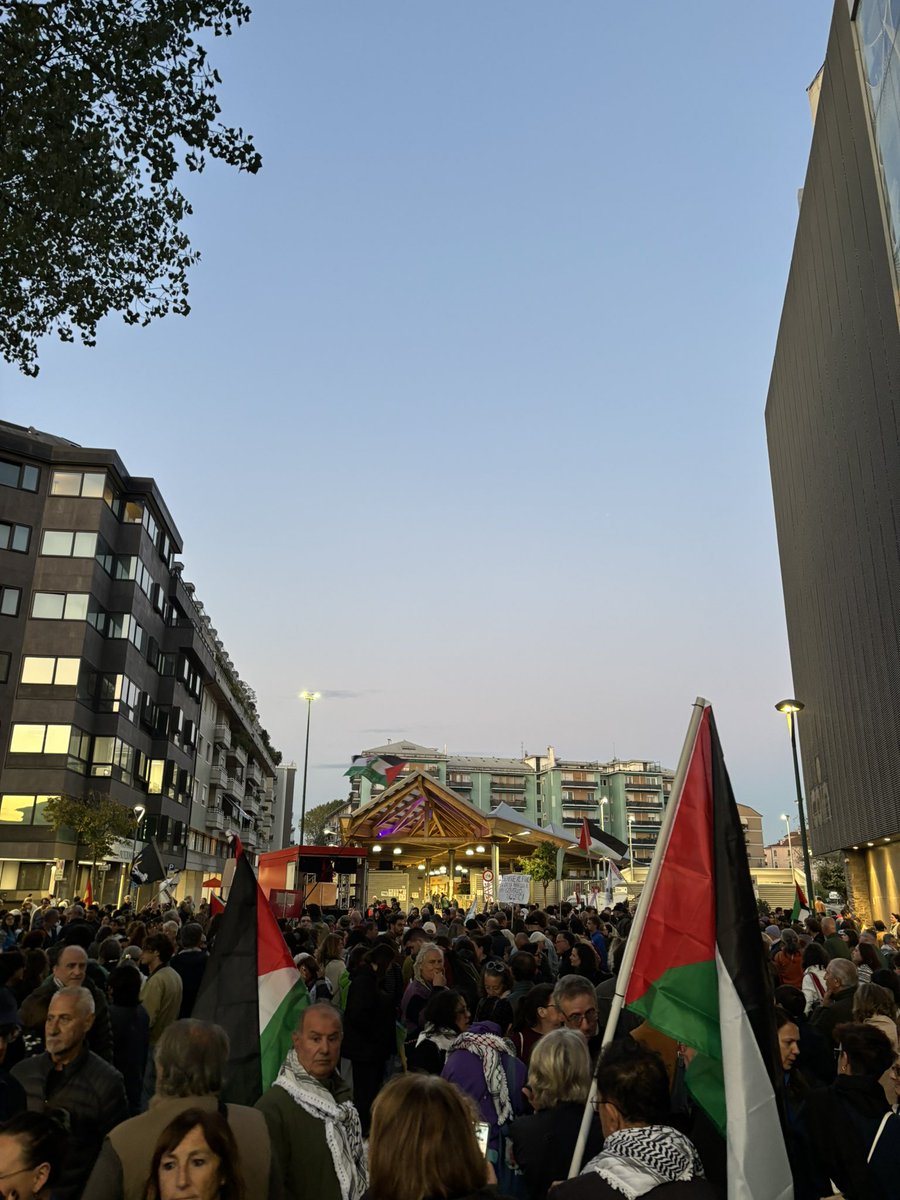cervogiacomo's tweet photo. 🇵🇸 A Venezia e Mestre già migliaia di persone in piazza prima del grande corteo di domani, quanto amo questa città https://t.co/M4xR0P8on5