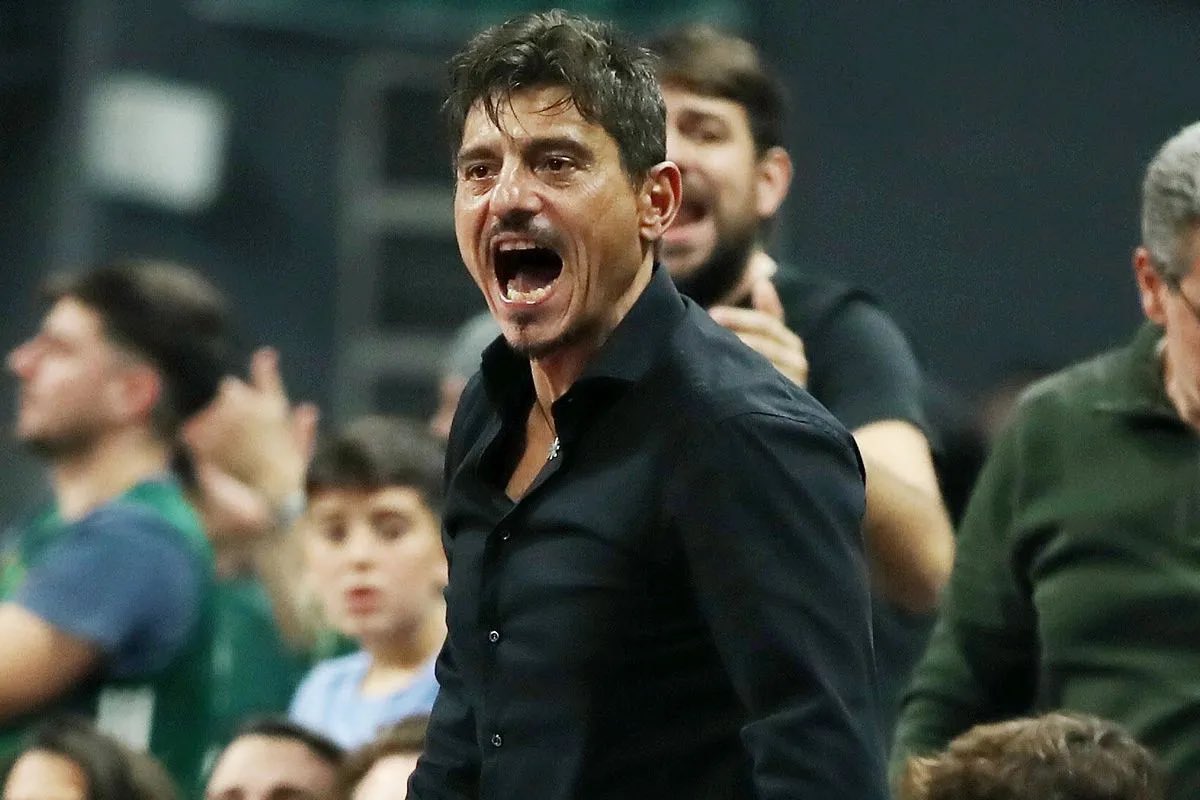 Ο #paofc είναι ένα τμήμα καταραμένο και άτυχο.

Όσο καλά κι αν παίζει, πάντα θα υπάρχει κάτι να το ανακόπτει, είτε λέγεται ατυχία είτε λέγεται διαιτησία, είτε και τα δύο όπως σήμερα.

Η κατάρα μπορεί να φύγει μόνο από το πάθος ενός.

Ναι, καταλάβατε ποιου.

ΣΩΣΕ ΜΑΣ.-

#paobc
