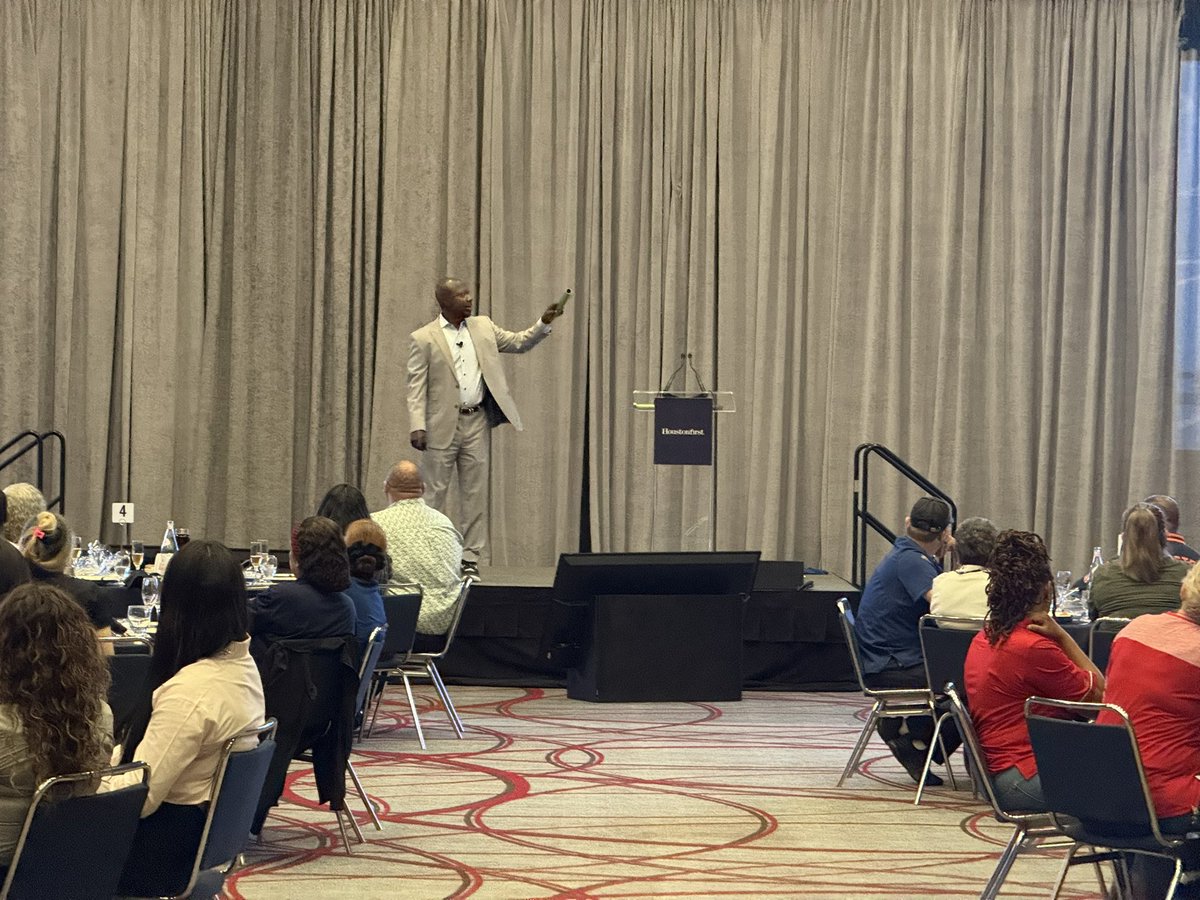 JBrownJr's tweet photo. Back to where it all began. It’s humbling returning being on the other side of the room and set up. 
Thanks @GRBCC for the opportunity. 
#speakerlife
#eventprofs
#hospitality
#meetingprofs https://t.co/zS5JPreXGN