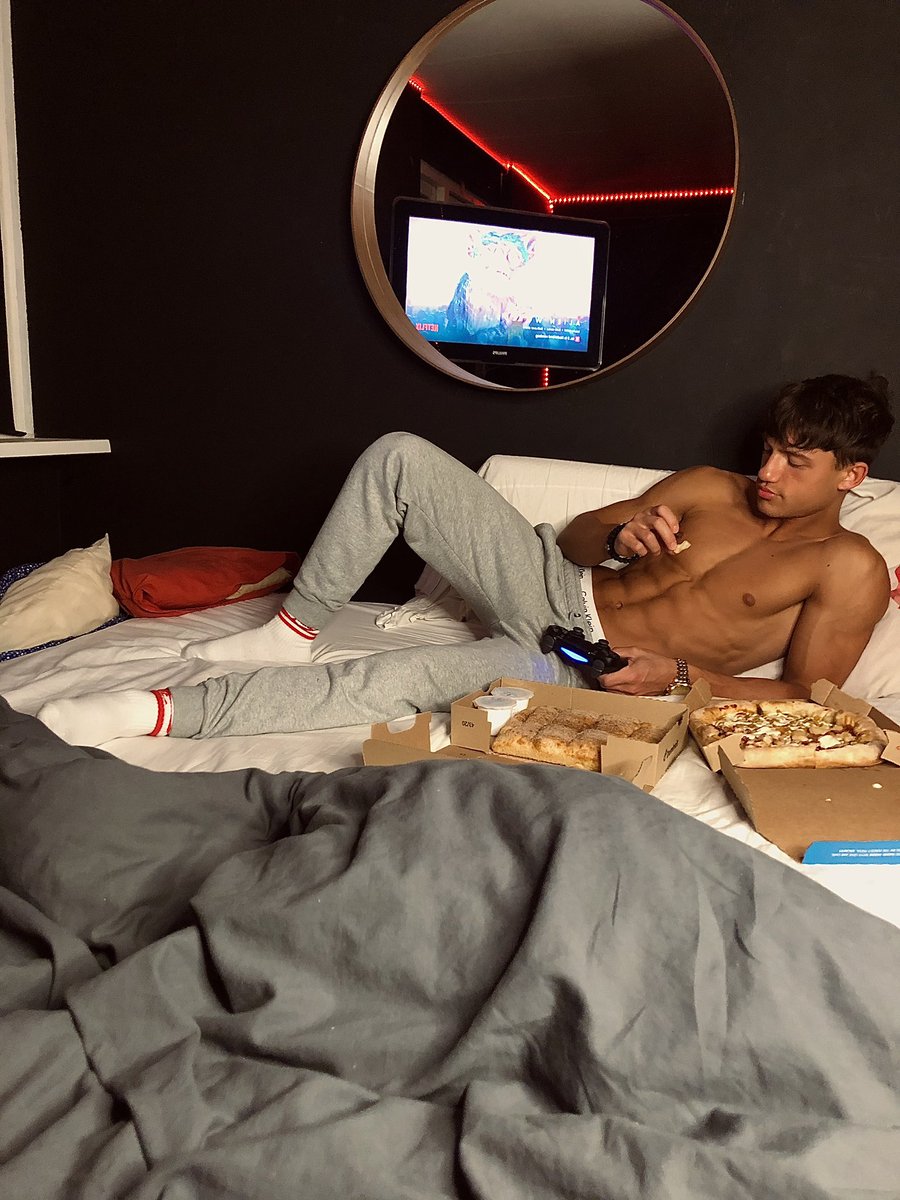 semchamp69's tweet photo. Snack night or a night snack? 😈 https://t.co/txQmj5IG3H