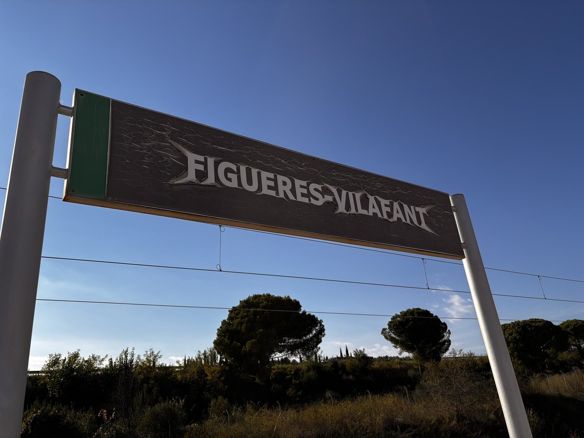 Tipografia satànica de Figueres-Vilafant per la força del sol i el vent.