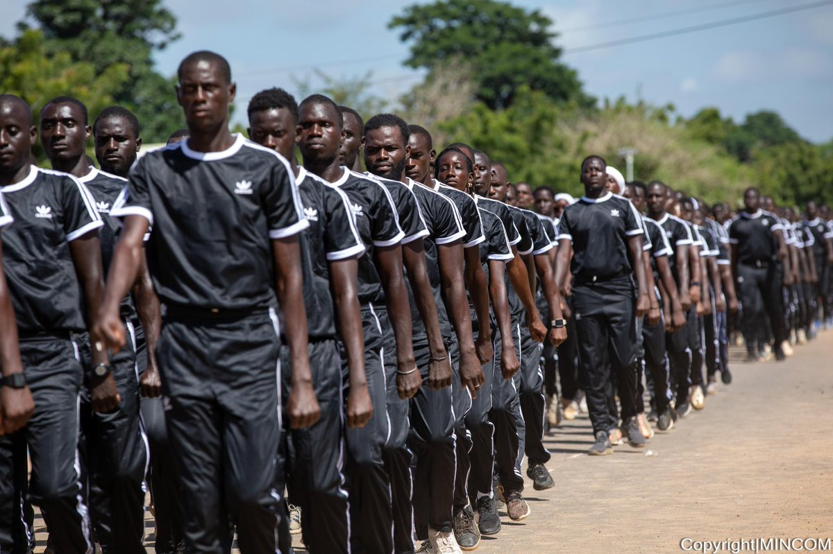 mincom_sn's tweet image. #MINCOM| En prélude à la cérémonie de clôture de la formation des 1 000 volontaires de la consommation, une répétition générale du « défilé grandeur nature » s’est tenue ce jeudi 2 octobre 2025, au Centre d’Entraînement Tactique Capitaine Mbaye DIAGNE de Thiès.