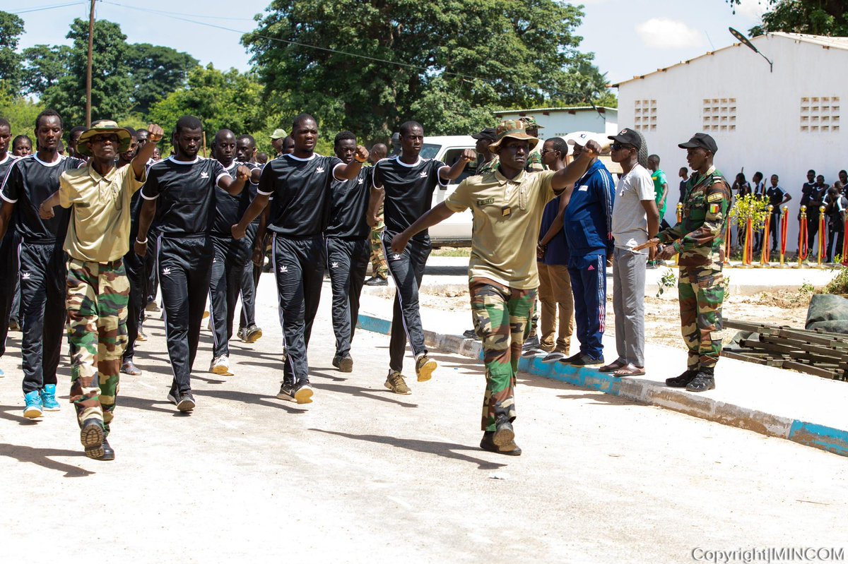 mincom_sn's tweet image. #MINCOM| En prélude à la cérémonie de clôture de la formation des 1 000 volontaires de la consommation, une répétition générale du « défilé grandeur nature » s’est tenue ce jeudi 2 octobre 2025, au Centre d’Entraînement Tactique Capitaine Mbaye DIAGNE de Thiès.