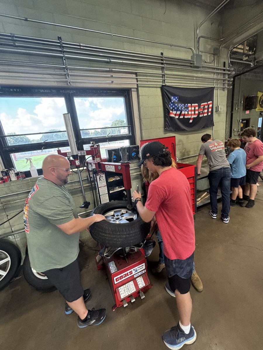 Students in Mr. Gowin’s Auto Tech class are learning to use the tire 🛞 machine &amp; tire balancer! Learning intentions “drive” Mr. Gowin’s instruction and success criteria “fuel” their learning 🙌 #GoShells <a href="/MadisonCntyCTE/">Madison County CTE</a> <a href="/RHS_Shells/">Roxana High School</a>