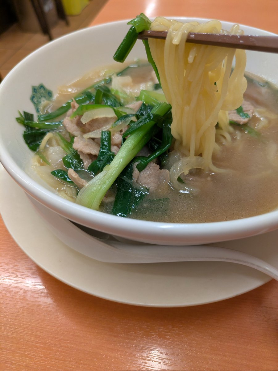 ageobau's tweet photo. ＃埼玉ラーメン道場
＃日本ラーメン道場
＃ラーメン
＃埼玉
＃上尾
＃日高屋西口店
上尾の日高屋西口店で肉ニララーメン。炒めて甘みが強くなったニラにたっぷり肉も入っていて７００円。日高屋偉い！ https://t.co/1W8BxUFnmR