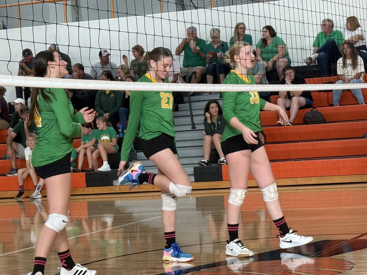 Pratt_LibertyAD's tweet photo. LMS VB traveled to Larned tonight for League VB .  Greenbacks came away with a clean sweep winning all 3 matches with the 8 th grade coming back from an early loss!  GG!! https://t.co/1RmdXWodVj