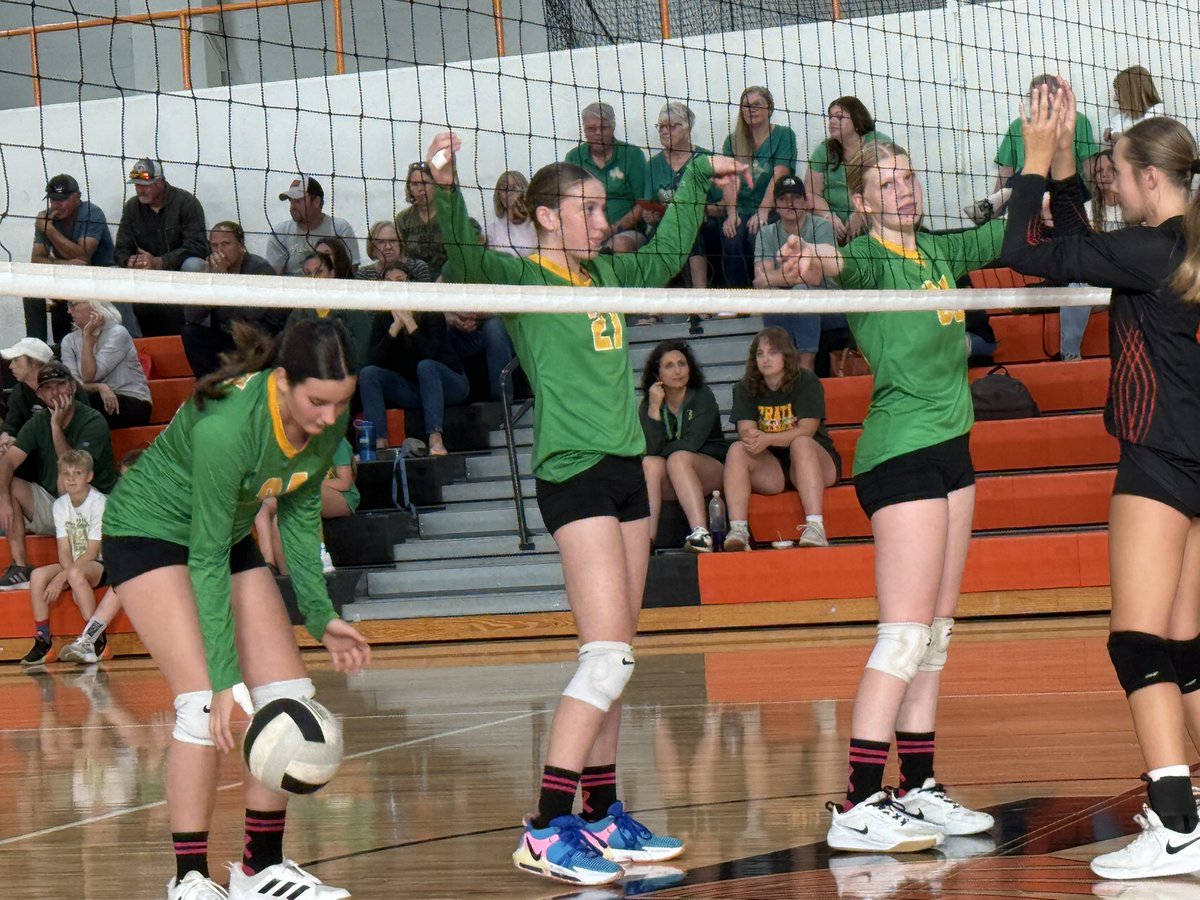 Pratt_LibertyAD's tweet photo. LMS VB traveled to Larned tonight for League VB .  Greenbacks came away with a clean sweep winning all 3 matches with the 8 th grade coming back from an early loss!  GG!! https://t.co/1RmdXWodVj