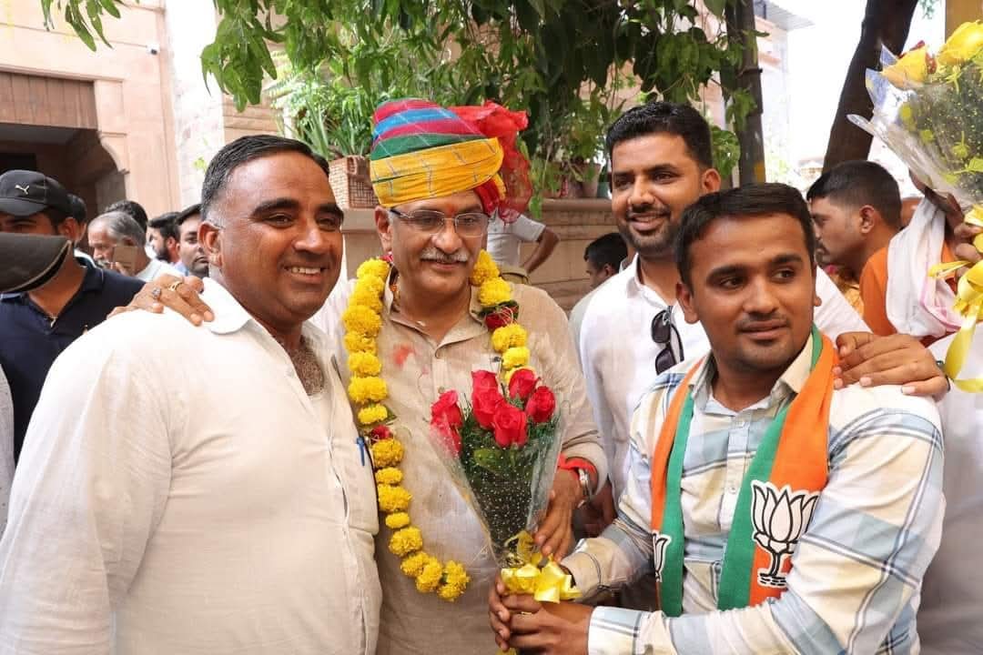 केंद्रीय मंत्री श्री <a href="/gssjodhpur/">Gajendra Singh Shekhawat</a>  जी को जन्मदिन की हार्दिक बधाई व शुभकामनाएं, ईश्वर से आपके दीर्घायु तथा उत्तम स्वास्थ्य की मंगल कामना करता हु......💐💐
<a href="/BJP4Rajasthan/">BJP Rajasthan</a> <a href="/BhajanlalBjp/">Bhajanlal Sharma</a> <a href="/BRSiyol/">Bhairaram Choudhary</a>