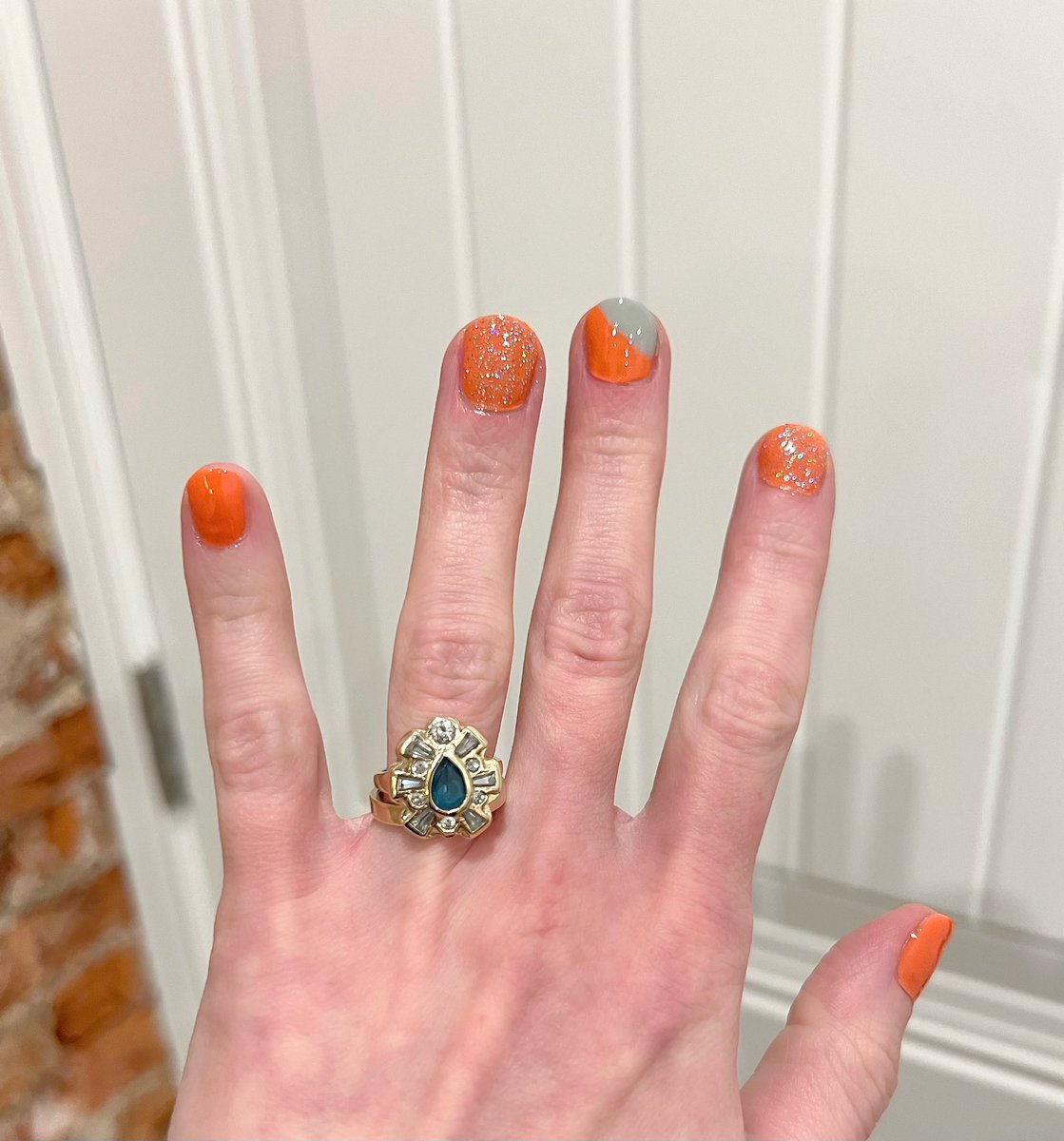 swiftbunnies's tweet image. #TSTheLifeofaShowgirl nails are ready ✅