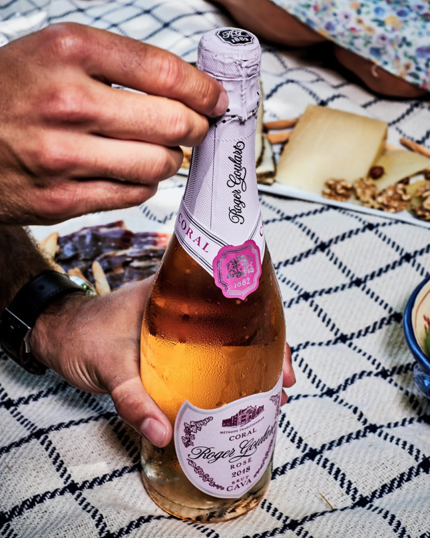 winespiredco's tweet image. Travel to Barcelona tonight—just pop Roger Goulart Rosé! Pink, bubbly, endlessly food-friendly. 🌸🥂
winespired.co/mskr
#winespired #rogergoulart #BarcelonaNights #CavaTime #FoodPairing #CelebrateLife
